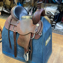 Load image into Gallery viewer, Used 15” Circle L Western Saddle #16084
