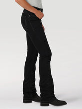 Load image into Gallery viewer, WOMEN&#39;S WRANGLER® ULTIMATE RIDING JEAN WILLOW MID-RISE BOOTCUT IN MOLLY
