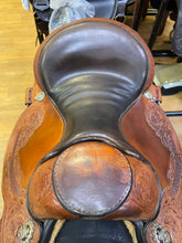 Load image into Gallery viewer, Used 16" Circle Y Walnut Grove Flex2 Western Saddle