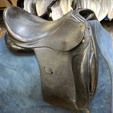Load image into Gallery viewer, Used 17.5” HDR Buffalo Dressage Saddle #17072
