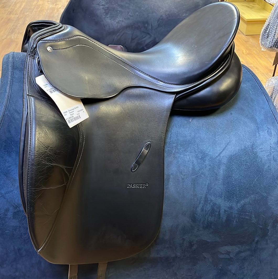 Used 17.5” Passier Optmum Dressage Saddle #15496
