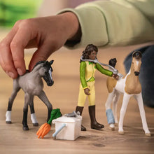 Load image into Gallery viewer, Schleich Sarah’S First Aid Kit