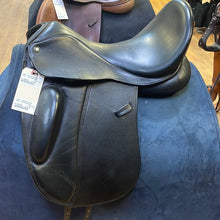 Load image into Gallery viewer, Used 18” Warendorf Dressage Saddle #16484
