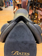 Load image into Gallery viewer, Used 17.5” Lovatt & Ricketts Rubicon monoflap saddle