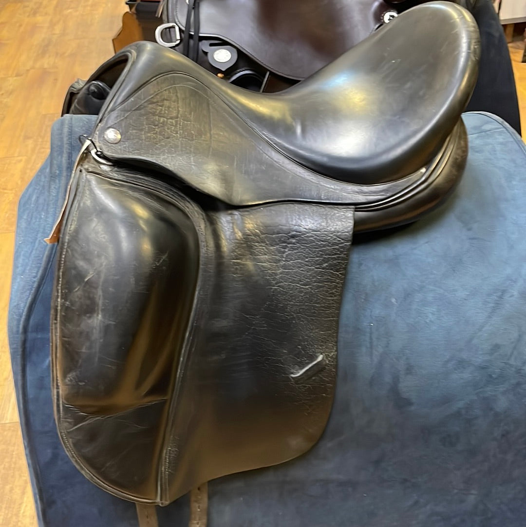 Used 17” Verhan dressag saddle 8159 Log Cabin Tack