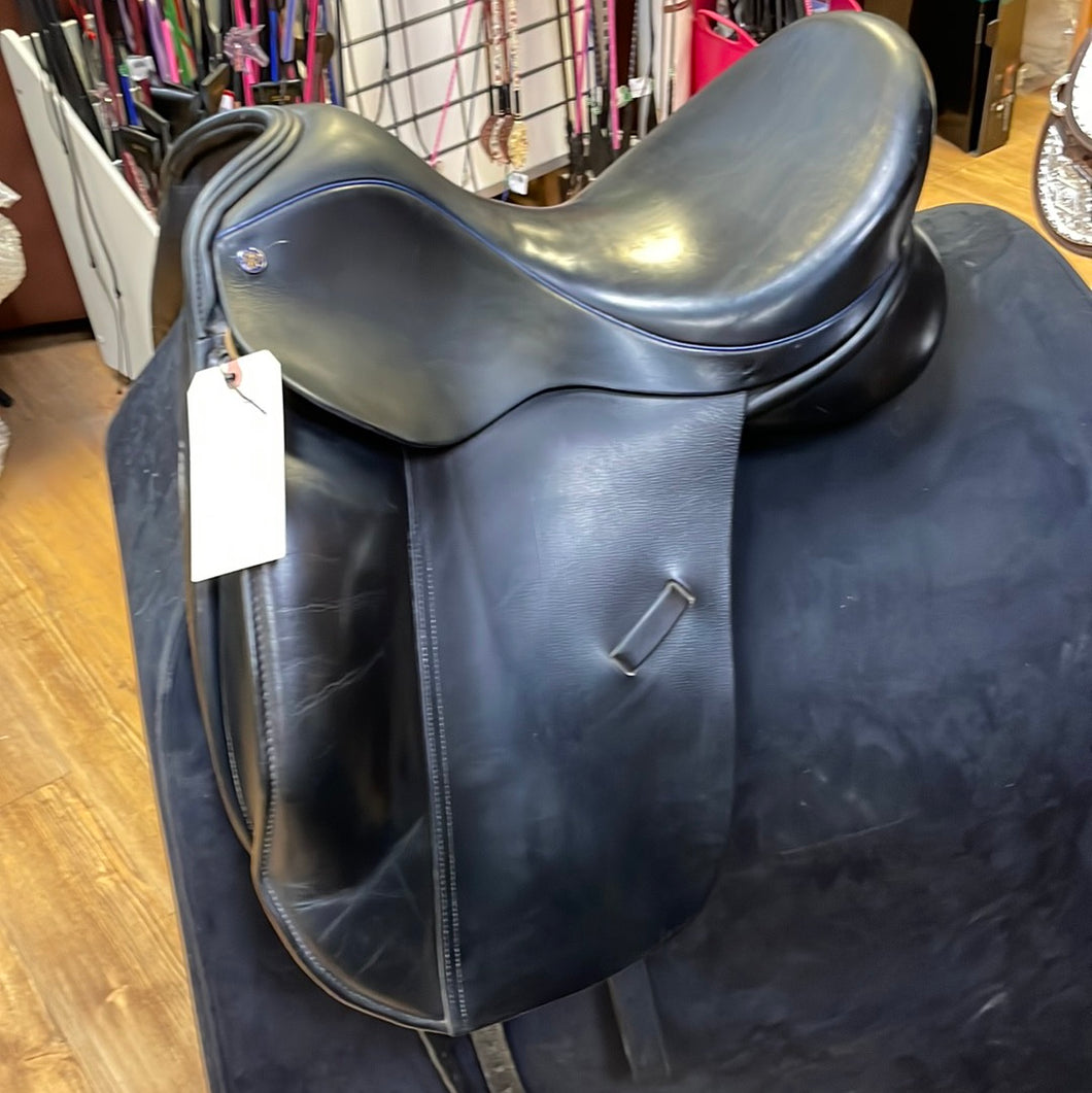 Used 17” Detente Dressage Saddle #9563