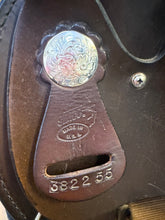 Load image into Gallery viewer, Used 15.5” Simco Arab Western Saddle #28496
