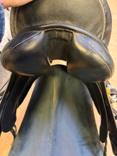 Load image into Gallery viewer, Used 17” Duette Largo Dressage Saddle

