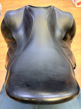 Load image into Gallery viewer, Used 17” Antares Monoflap Dressae Saddle #29249

