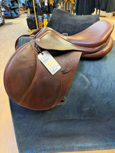 Load image into Gallery viewer, Used 16.5” Pessoa Rodrigo XCH Close Contact Saddle #26301
