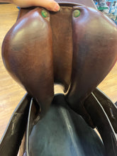 Load image into Gallery viewer, Used 18” Amerigo Close Contact Saddle #23021

