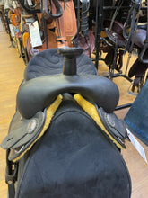 Load image into Gallery viewer, Used 15” Wintec Western Saddle #20756
