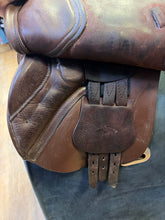 Load image into Gallery viewer, Used 17” Black Country Quantum close contact #24889
