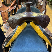 Load image into Gallery viewer, Used 15” South Bend Barrel Saddle #16345
