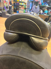 Load image into Gallery viewer, Used 17.5” Custom Saddlery Monoflap Dressage saddle #27590
