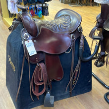 Load image into Gallery viewer, Used 17.5” Tucker Trail xwide Saddle #17468
