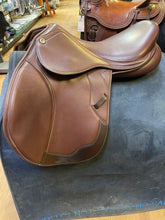 Load image into Gallery viewer, Used 16.5” Collegiate Honors close contact #25700
