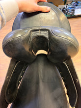 Load image into Gallery viewer, Used 18” Albion SKL Dressage Saddle #27145
