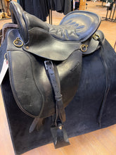 Load image into Gallery viewer, Used 15.5” Tucker Equitation Endurance Saddle #26329
