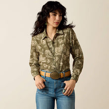 Load image into Gallery viewer, Ariat Homestyle Shirt - Moss Green

