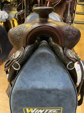 Load image into Gallery viewer, Used Tucker Horizon 16.5” Trail Saddle #25710
