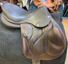 Load image into Gallery viewer, Use 17” Devoucoux Monoflap Saddle #19404
