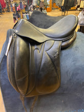 Load image into Gallery viewer, Used 17.5” Devoucoux Mikila Dressage saddle #24096

