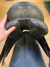 Load image into Gallery viewer, Used 16.5” Dover Circuit Dressage saddle #20646
