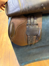Load image into Gallery viewer, Used 18” Bated Caprilli Classic Close Contact Saddle #27931
