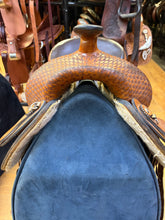 Load image into Gallery viewer, Used 17” Frontier Saddlery #29114
