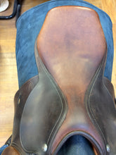 Load image into Gallery viewer, Used 15 3/4” Pessoa AMO Junior close contact #27886
