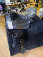 Load image into Gallery viewer, Used 16.5” Tucker Vista Endurance Saddle #25389
