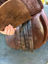 Load image into Gallery viewer, Used 17” Jaguar Close Contact Saddle
