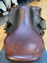 Load image into Gallery viewer, Used 17.5” CWD Monoflap Jumping Saddle #23227
