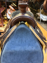 Load image into Gallery viewer, Used 15.5” Simco Arab Western Saddle #28496
