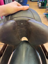 Load image into Gallery viewer, Used 17” CWD 2G Close Contact Saddle #23833
