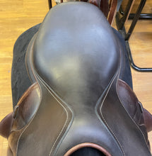 Load image into Gallery viewer, Use 17” Devoucoux Monoflap Saddle #19404
