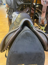 Load image into Gallery viewer, Used 17.5” Voltaire Stuttgart Close Contact #25430
