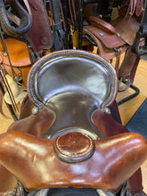 Load image into Gallery viewer, Used 15” Circle A American Saddlery Bear Trap Saddle #22270
