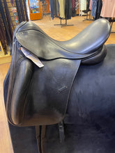 Load image into Gallery viewer, Used 17.5” County Perfection Dressage Saddle #22705
