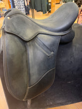 Load image into Gallery viewer, Used 17.5” Wintec Isabelle Dressage Saddle #26631

