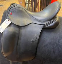 Load image into Gallery viewer, Used 17” Albion SKLII Ultima Dressage Saddle #19405
