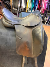 Load image into Gallery viewer, Used 17.5” HDR Buffalo Dressage Saddle #28006
