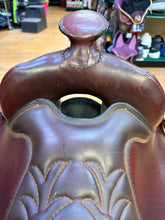 Load image into Gallery viewer, Used 17.5” Tucker Trail Western Saddle #28606
