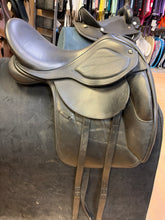 Load image into Gallery viewer, Used 17.5” Lovatt &amp; Ricketts Rubicon monoflap saddle
