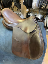 Load image into Gallery viewer, Used 16.5” Crown Close Contact Saddle #23406
