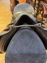 Load image into Gallery viewer, Used 17.5” Albion Original Comfort Dressage Saddle #21979
