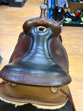 Load image into Gallery viewer, Used 17” High Horse Daisetta Western Saddle
