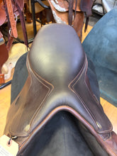Load image into Gallery viewer, Used 16.5” RoyalHigness Merida Close Contact #28933
