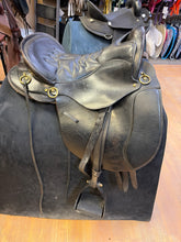 Load image into Gallery viewer, Used 15.5” Tucker Equitation Endurance Saddle #26329
